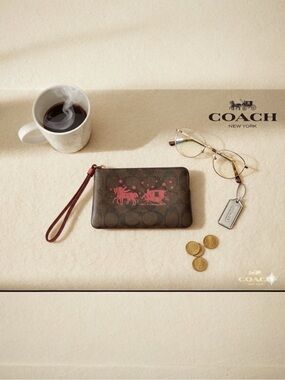 Coach Corner Zip Wristlet in Signature Canvas - Horse and Sleigh - AUTHENTIC